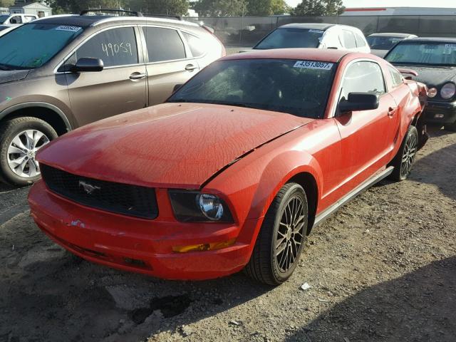 1ZVFT80N855233384 - 2005 FORD MUSTANG RED photo 2