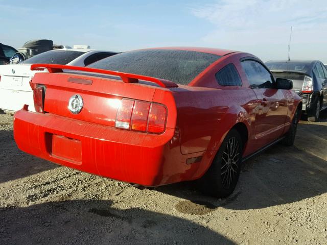 1ZVFT80N855233384 - 2005 FORD MUSTANG RED photo 4