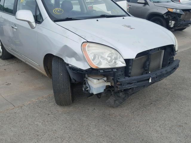 KNAFG526487179972 - 2008 KIA RONDO LX SILVER photo 9