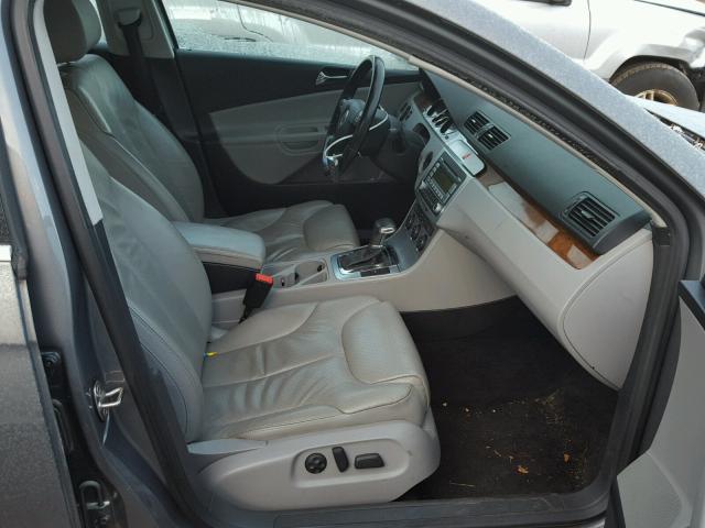 WVWEU73C97P020290 - 2007 VOLKSWAGEN PASSAT GRAY photo 5