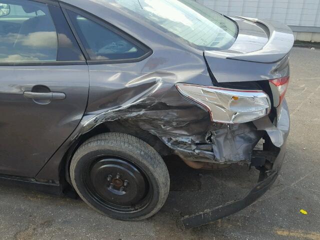 1FAHP3F2XCL282097 - 2012 FORD FOCUS SE GRAY photo 9