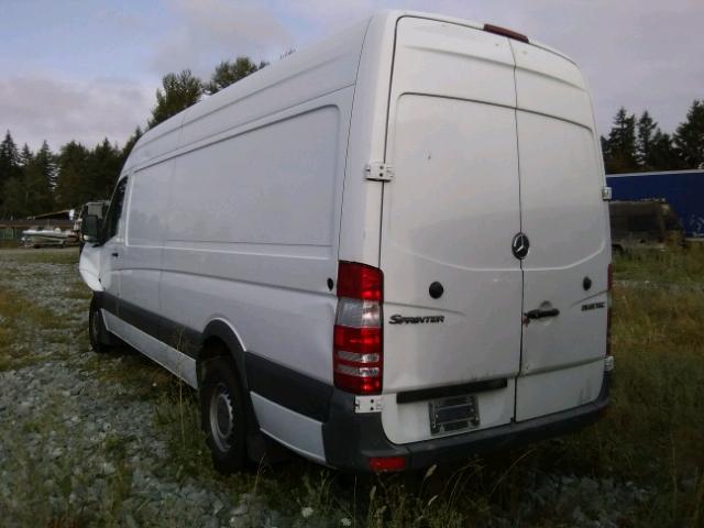 WD3PE8CC9B5504566 - 2011 MERCEDES-BENZ SPRINTER 2 WHITE photo 3