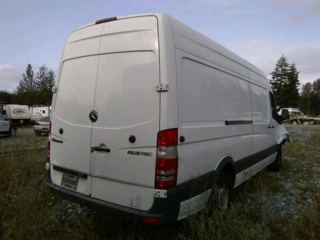 WD3PE8CC9B5504566 - 2011 MERCEDES-BENZ SPRINTER 2 WHITE photo 4