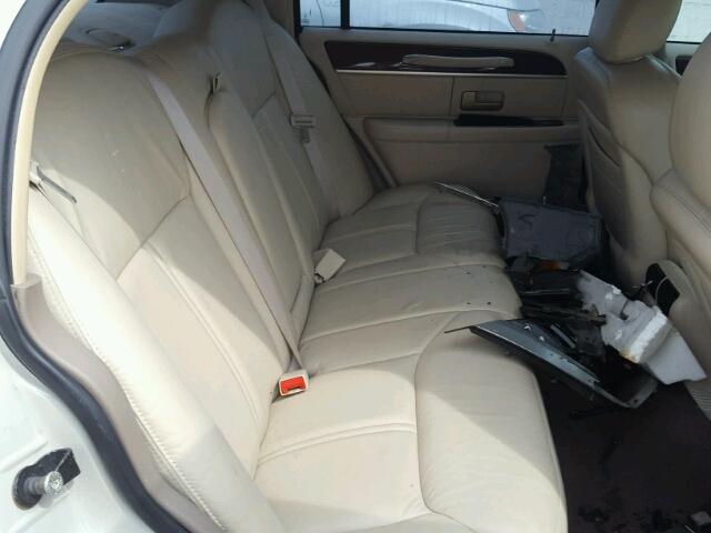 1LNHM82W75Y606360 - 2005 LINCOLN TOWN CAR WHITE photo 6