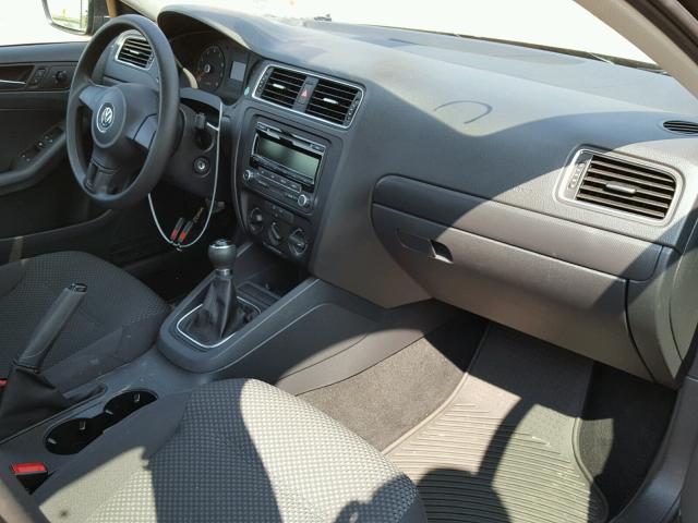 3VW1K7AJ9CM351857 - 2012 VOLKSWAGEN JETTA BASE Սև լուսանկար 5