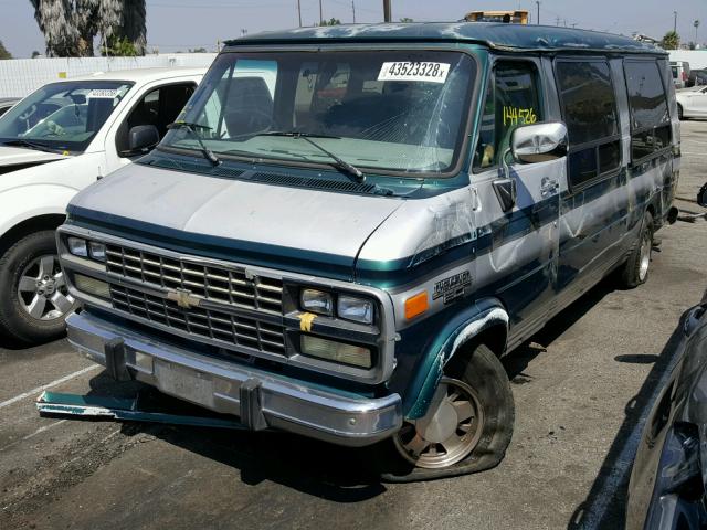 1GBEG25K4SF244360 - 1995 CHEVROLET G20 GREEN photo 2