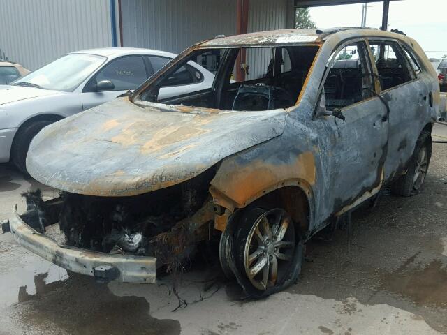 5XYKT4A60FG588530 - 2015 KIA SORENTO BURN photo 2