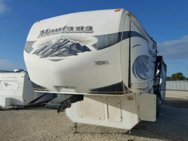 4YDF34022B4700332 - 2011 KEYSTONE MONTANA WHITE photo 2