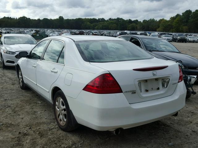 1HGCM66477A105526 - 2007 HONDA ACCORD SE WHITE photo 3