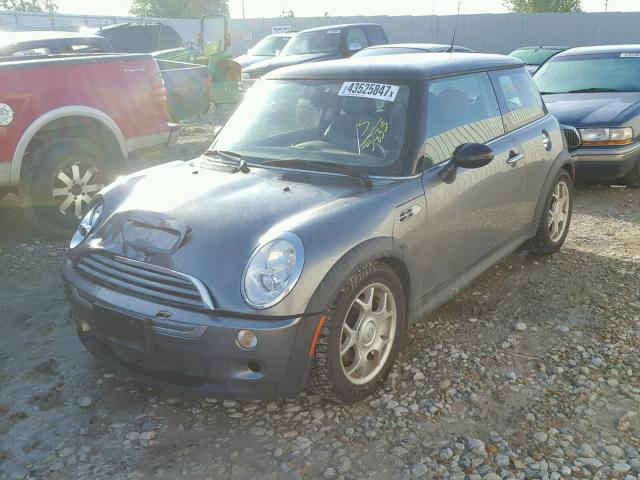 WMWRE33565TG95835 - 2005 MINI COOPER S GRAY photo 2