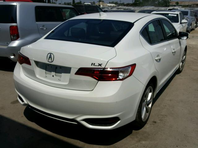 19UDE2F3XGA017779 - 2016 ACURA ILX BASE WHITE photo 4