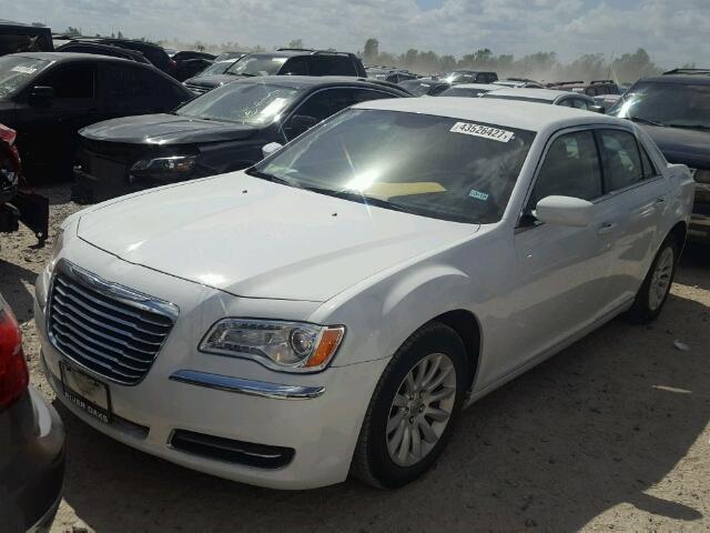 2C3CCAAGXEH380686 - 2014 CHRYSLER 300 WHITE photo 2