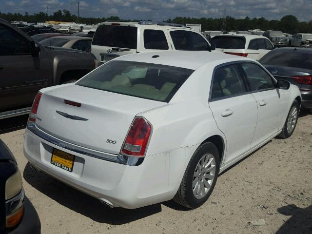 2C3CCAAGXEH380686 - 2014 CHRYSLER 300 WHITE photo 4