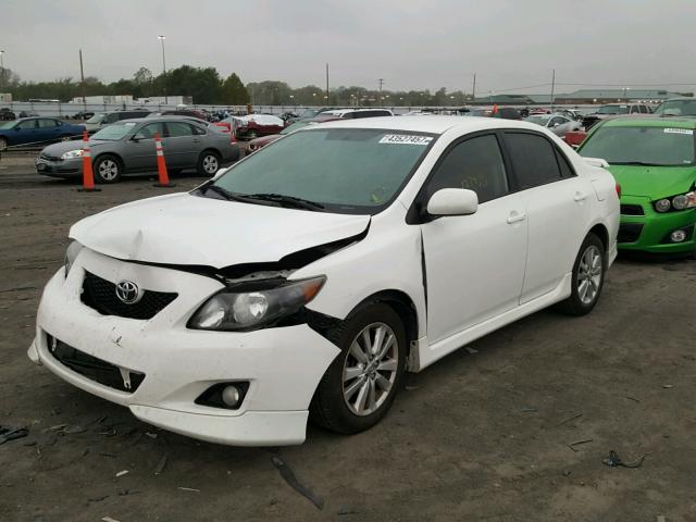 1NXBU4EE6AZ242418 - 2010 TOYOTA COROLLA BA WHITE photo 2