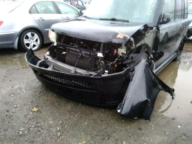 JTLKT324X50170556 - 2005 TOYOTA SCION XB 黑色 照片 9