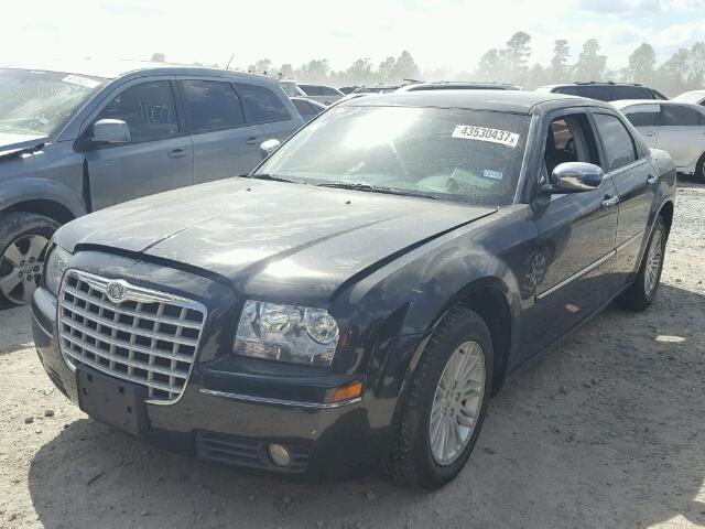 2C3CA5CV7AH328077 - 2010 CHRYSLER 300 TOURIN BLACK photo 2