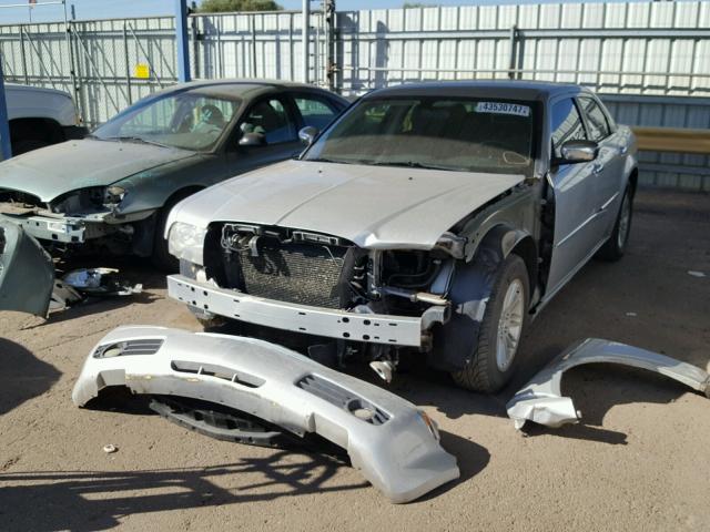 2C3CA5CV9AH270571 - 2010 CHRYSLER 300 TOURIN SILVER photo 2