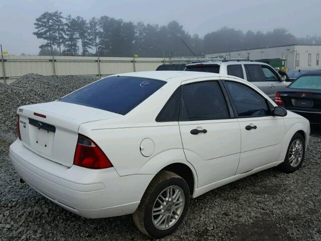 1FAFP34N27W328062 - 2007 FORD FOCUS ZX4 WHITE photo 4