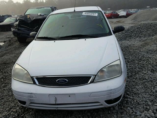 1FAFP34N27W328062 - 2007 FORD FOCUS ZX4 WHITE photo 9