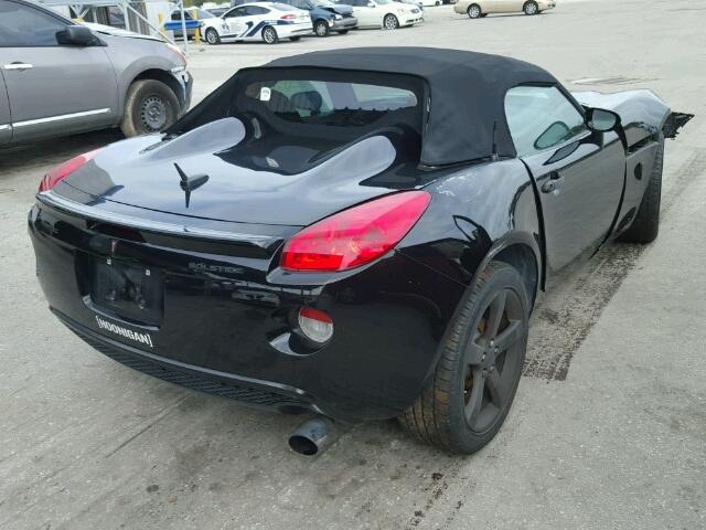 1G2MB35B18Y110273 - 2008 PONTIAC SOLSTICE BLACK photo 4