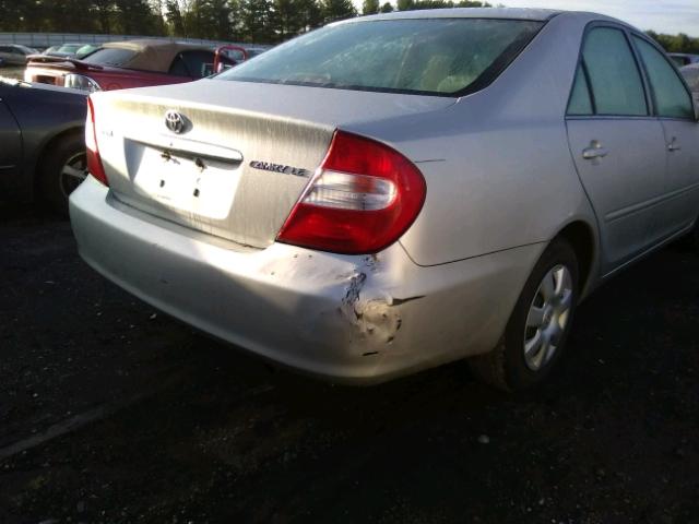 4T1BE32K04U381143 - 2004 TOYOTA CAMRY LE 灰色 照片 9