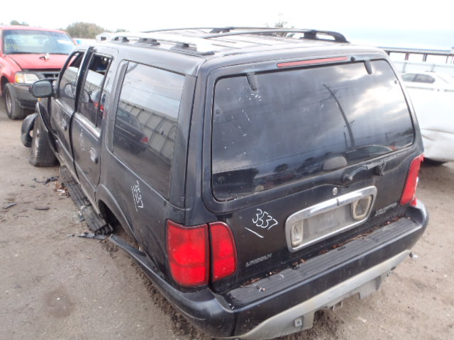 5LMPU28A5YLJ05387 - 2000 LINCOLN NAVIGATOR BLACK photo 3