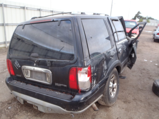 5LMPU28A5YLJ05387 - 2000 LINCOLN NAVIGATOR BLACK photo 4