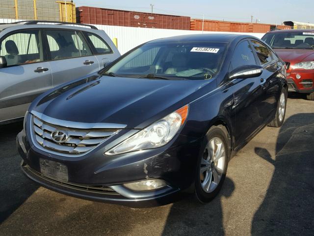 5NPEC4ACXBH261607 - 2011 HYUNDAI SONATA BLUE photo 2