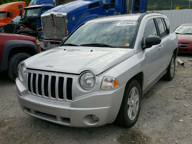1J4NF4FB7AD617520 - 2010 JEEP COMPASS SP 银色 照片 2