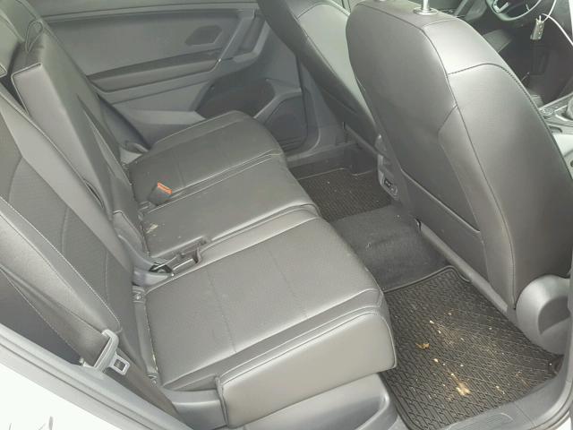 3VV2B7AX6JM035388 - 2018 VOLKSWAGEN TIGUAN SE Grau Foto 6