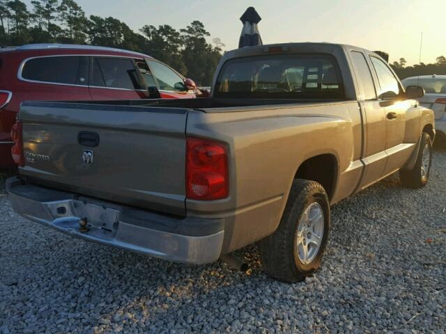 1D7HE42K16S588469 - 2006 DODGE DAKOTA BROWN photo 4