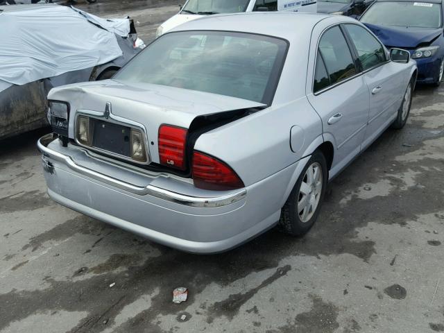 1LNHM86S32Y623921 - 2002 LINCOLN LS 银色 照片 4