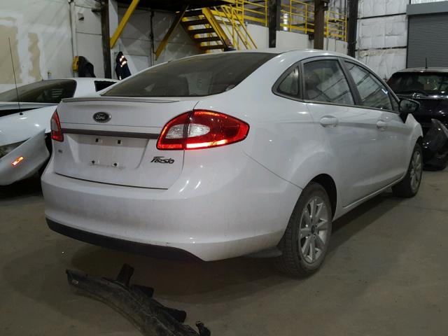 3FADP4BJ7CM216168 - 2012 FORD FIESTA SE WHITE photo 4