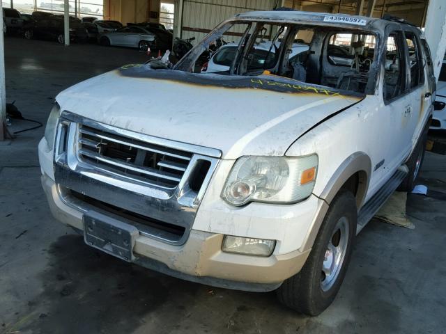 1FMEU64E76UB29563 - 2006 FORD EXPLORER E WHITE photo 2