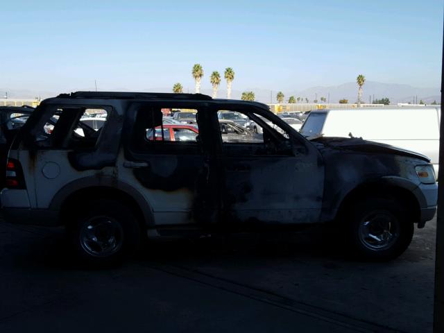 1FMEU64E76UB29563 - 2006 FORD EXPLORER E WHITE photo 9