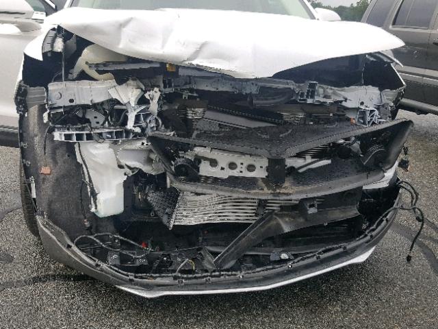 5LMCJ2D97HUL51449 - 2017 LINCOLN MKC SELECT WHITE photo 9