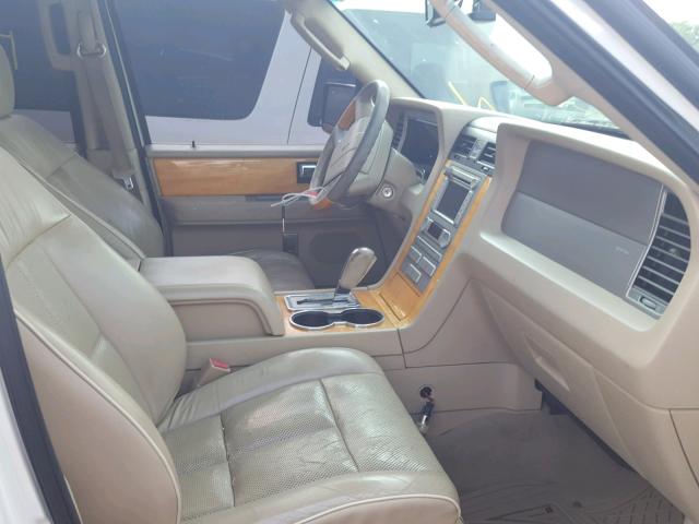 5LMFL28537LJ14430 - 2007 LINCOLN NAVIGATOR Beyaz fotoğraf 5