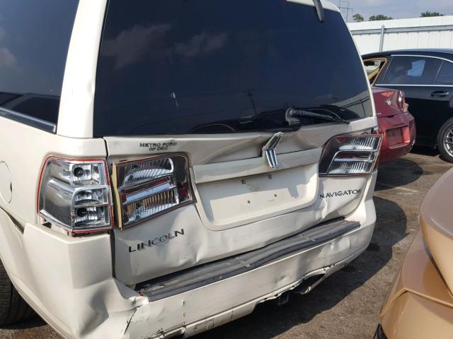 5LMFL28537LJ14430 - 2007 LINCOLN NAVIGATOR Beyaz fotoğraf 9