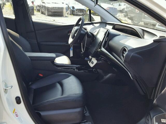 JTDKARFP8H3063887 - 2017 TOYOTA PRIUS PRIM თეთრი ფოტო 5