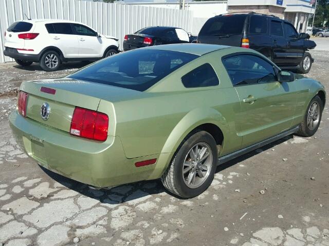 1ZVFT80N255136083 - 2005 FORD MUSTANG GREEN photo 4