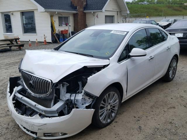 1G4PS5SK9E4225565 - 2014 BUICK VERANO WHITE photo 2