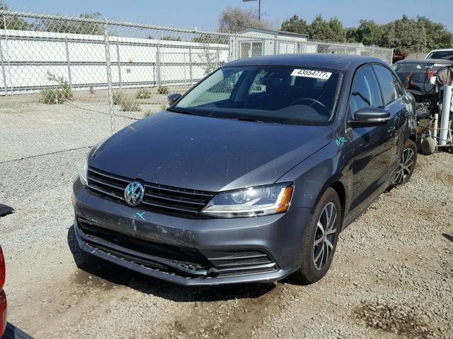 3VWDB7AJ4HM329592 - 2017 VOLKSWAGEN JETTA GRAY photo 2