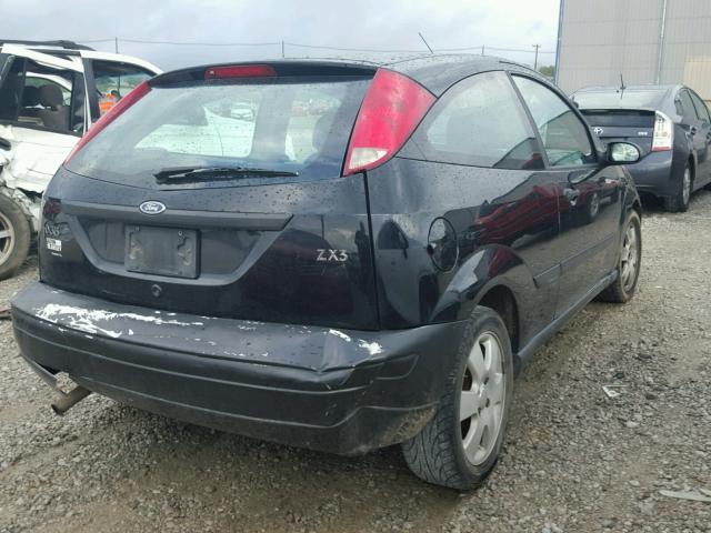 3FAFP31332R143114 - 2002 FORD FOCUS BLACK photo 4