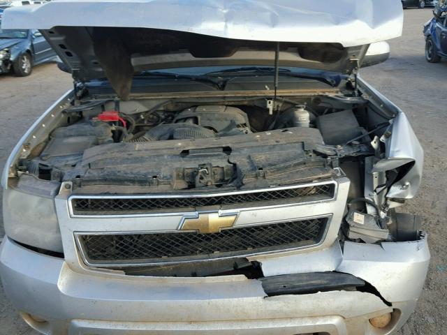 1GNSKBE01BR114117 - 2011 CHEVROLET TAHOE K150 SILVER photo 7