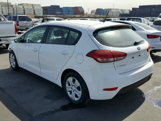 KNAFK5A81H5681559 - 2017 KIA FORTE LX WHITE photo 3