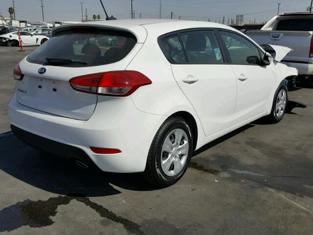 KNAFK5A81H5681559 - 2017 KIA FORTE LX WHITE photo 4