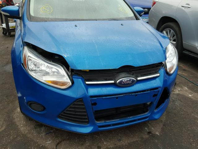 1FADP3K28EL461276 - 2014 FORD FOCUS BLUE photo 9