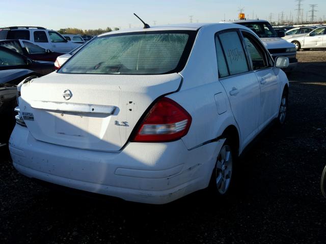 3N1BC11E88L366421 - 2008 NISSAN VERSA WHITE photo 4