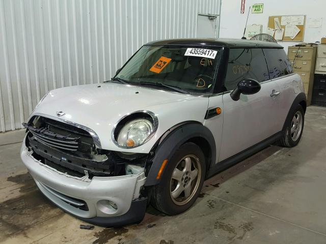 WMWSU3C53BT182121 - 2011 MINI COOPER SILVER photo 2