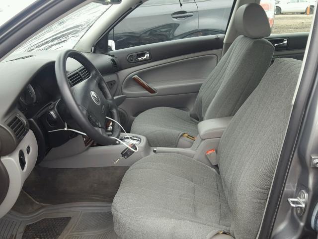 WVWWH63B82E394646 - 2002 VOLKSWAGEN PASSAT GLX GRAY photo 5